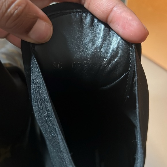 Louis Vuitton ankle boot size 39. Good condition. Some creases, not worn much. - Picture 8 of 14